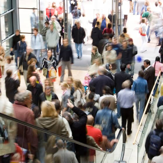 ist2603601_shopping affluence dans un centre commercial