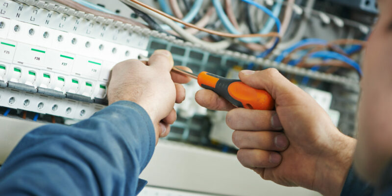electrician work Online Electrical Safety Training